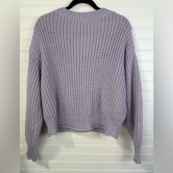 H&M women’s light purple chunky knit oversized vneck sweater. Size M - Picture 2 of 5